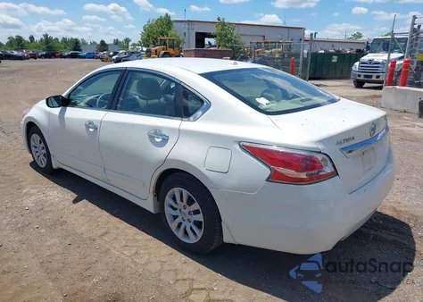 2015 Nissan Altima 2.5 S z USA, uszkodzony, nr VIN 1N4AL3AP5FN315127